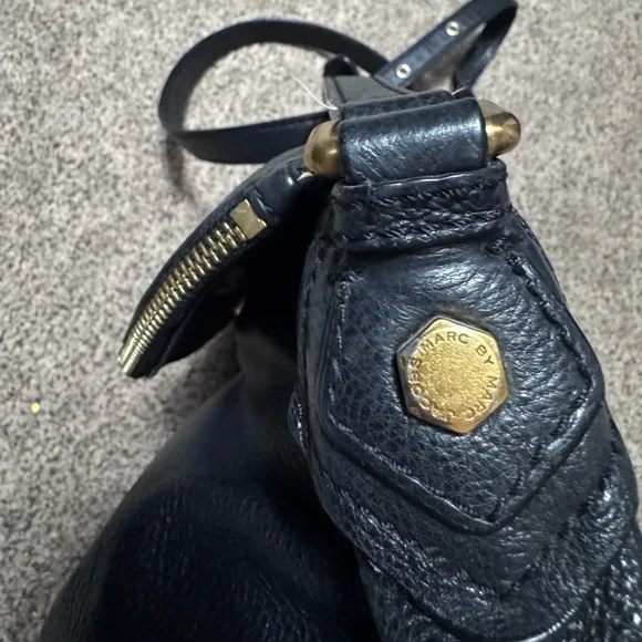 Marc by Marc Jacobs Classic Q Natasha black pebbled leather crossbody bag - Picture 8 of 12